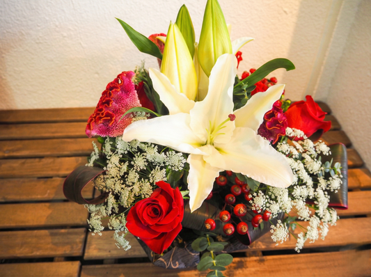 赤バラの華やかアレンジ