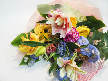 八重の百合の花束