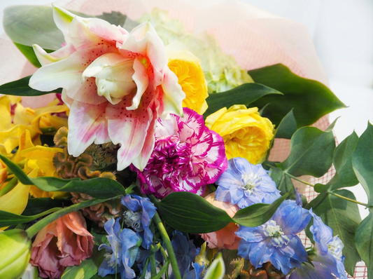 八重の百合の花束